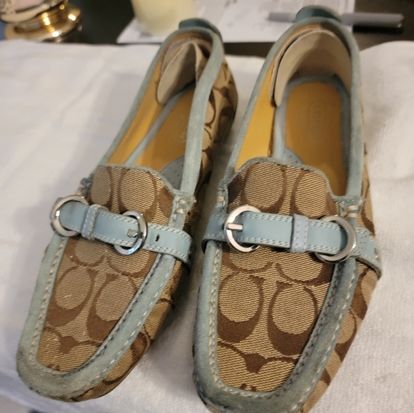 Couch Flats - Picture 2 of 3